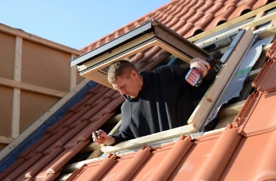 Pose de fenêtres de toit Velux à Sauret-Besserve